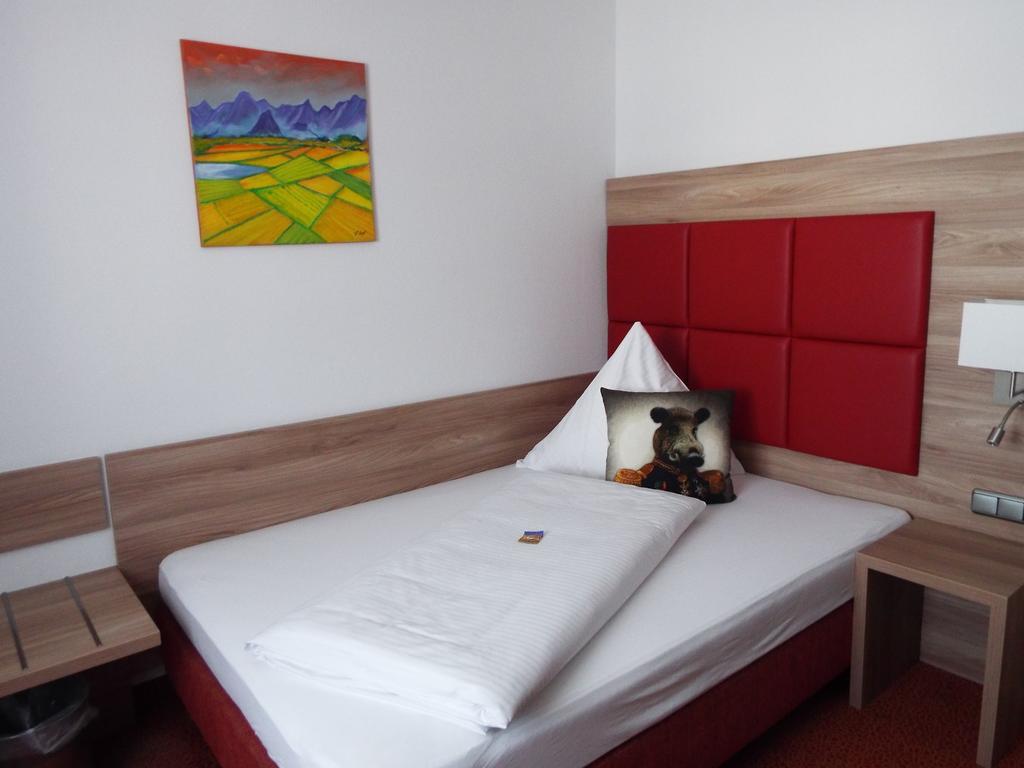 Hotel Isartaler Hof Wolfratshausen Pokój zdjęcie